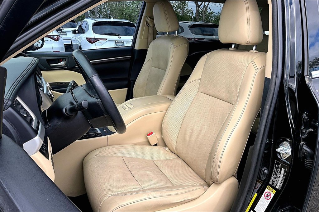 Used 2015 Toyota Highlander Limited Platinum AWD/4WD image 34
