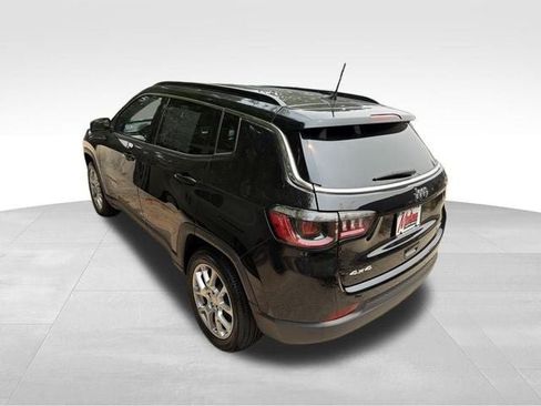 Used 2023 Jeep Compass Latitude AWD/4WD image 7