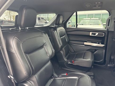 Used 2022 Ford Explorer XLT w/ Equipment Group 202A image 25