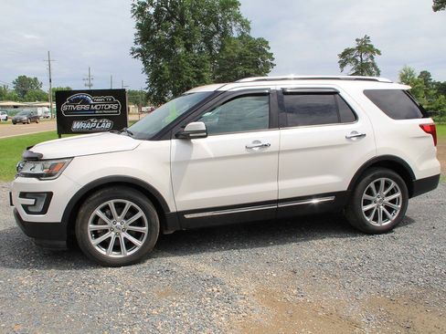 Used 2017 Ford Explorer Limited FWD image 3