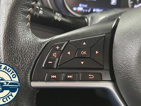 Used 2019 Nissan Kicks SR FWD image 12