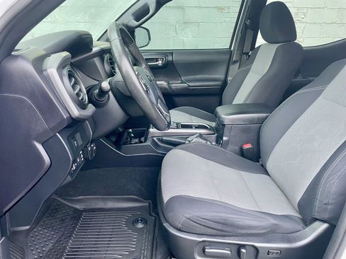 Used 2020 Toyota Tacoma TRD Off-Road image 14