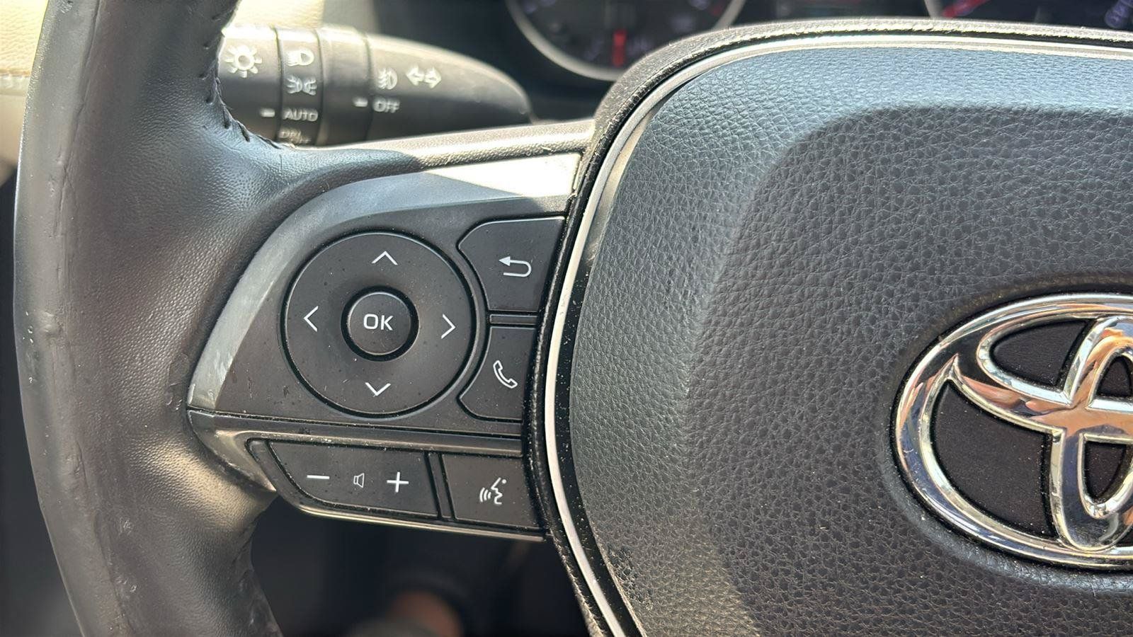 Used 2019 Toyota RAV4 XLE Premium FWD image 30