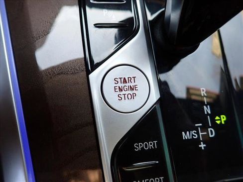 Used 2022 BMW X5 xDrive40i w/ M Sport Package image 22