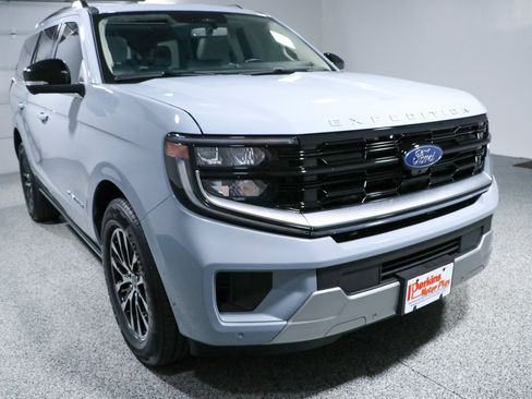 Used 2025 Ford Expedition Platinum AWD/4WD image 5