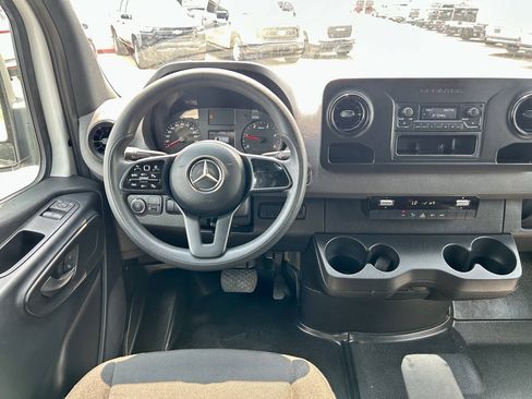 Used 2022 Mercedes-Benz Sprinter 3500 image 18