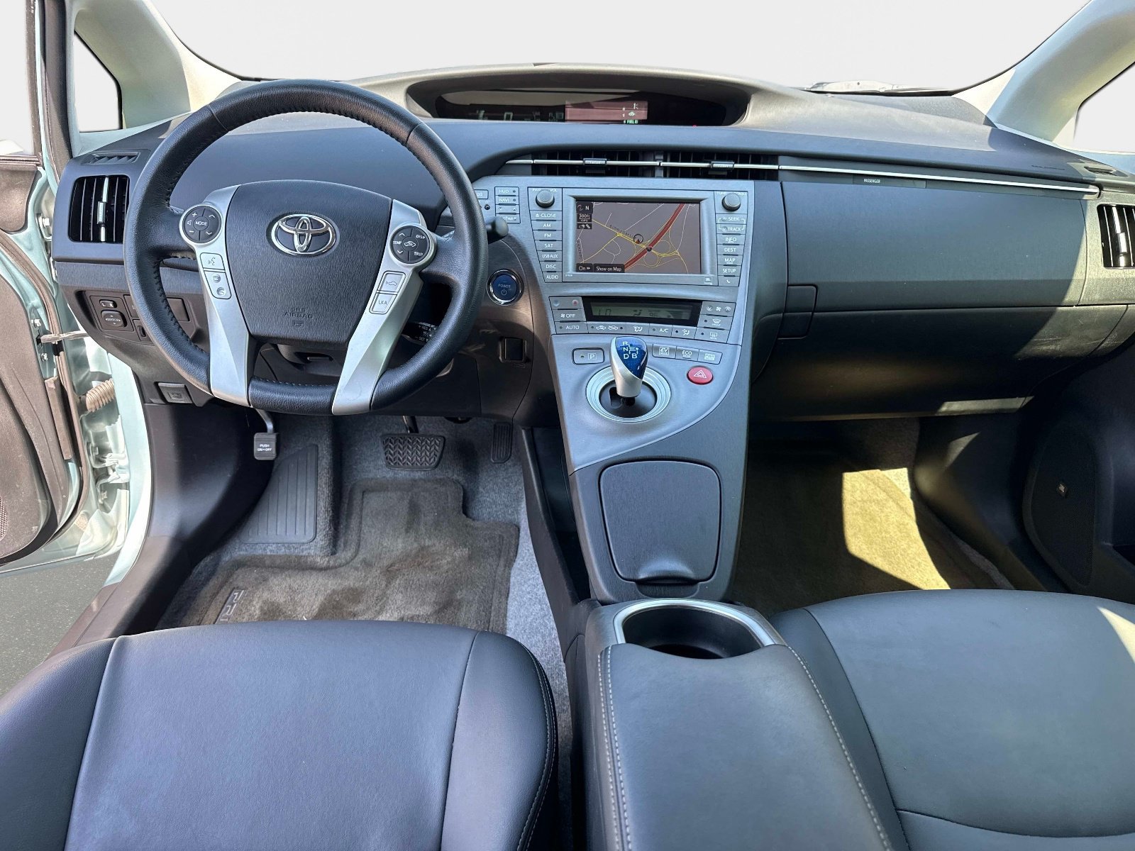 Used 2015 Toyota Prius Five w/ Advanced Technology Package FWD image 15