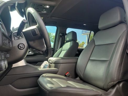 Used 2024 Chevrolet Suburban LT w/ LT Signature Package RWD image 19