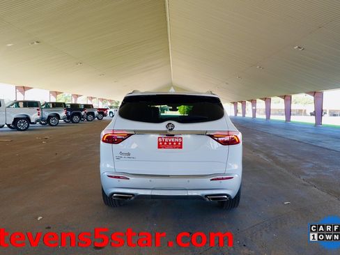 Used 2024 Buick Enclave Premium image 3