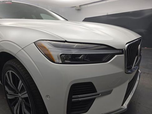 Used 2023 Volvo XC60 B5 Plus image 13