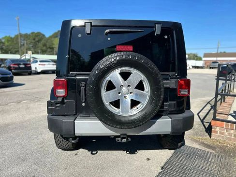 Used 2011 Jeep Wrangler Unlimited Sahara w/ Connectivity Group AWD/4WD image 8