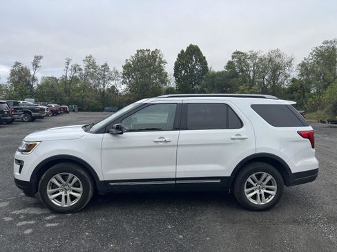 Used 2018 Ford Explorer XLT w/ Equipment Group 202A image 6