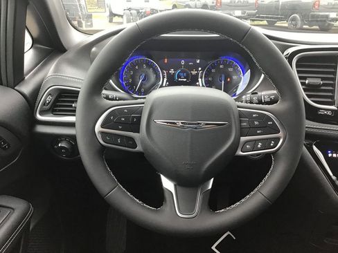 New 2026 Chrysler Pacifica Select image 13