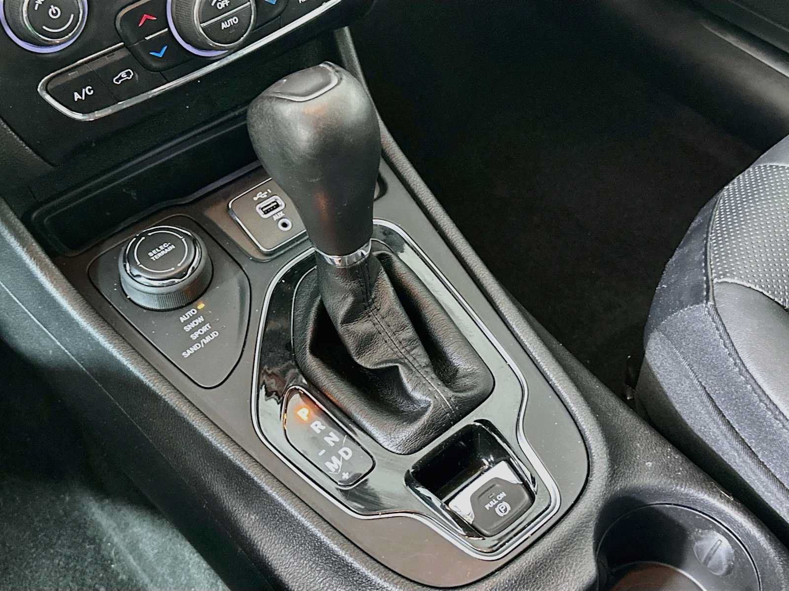 Used 2019 Jeep Cherokee Limited AWD/4WD image 14