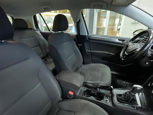 Used 2018 Volkswagen Golf S image 25