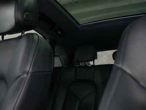 Certified 2025 Porsche Macan image 36