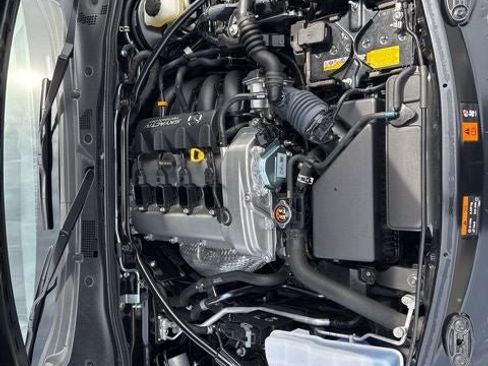 Used 2018 MAZDA MX-5 Miata Club RWD image 2