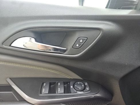 Used 2025 Chevrolet Trax ACTIV w/ Sunroof Package image 28