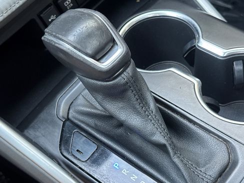 Used 2021 Toyota Highlander XLE image 16