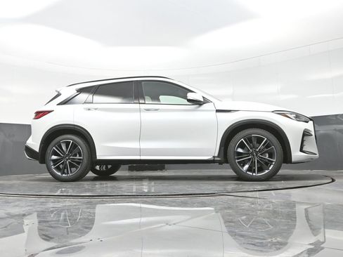 New 2025 INFINITI QX50 Sport image 30
