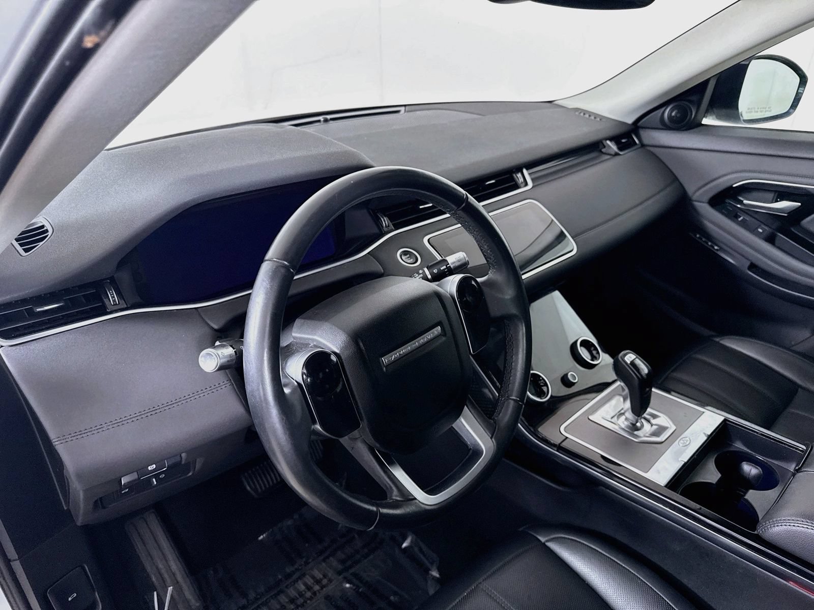 Used 2020 Land Rover Range Rover Evoque SE AWD/4WD image 4