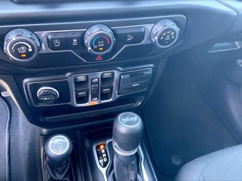 Used 2019 Jeep Wrangler Unlimited Sport S AWD/4WD image 34