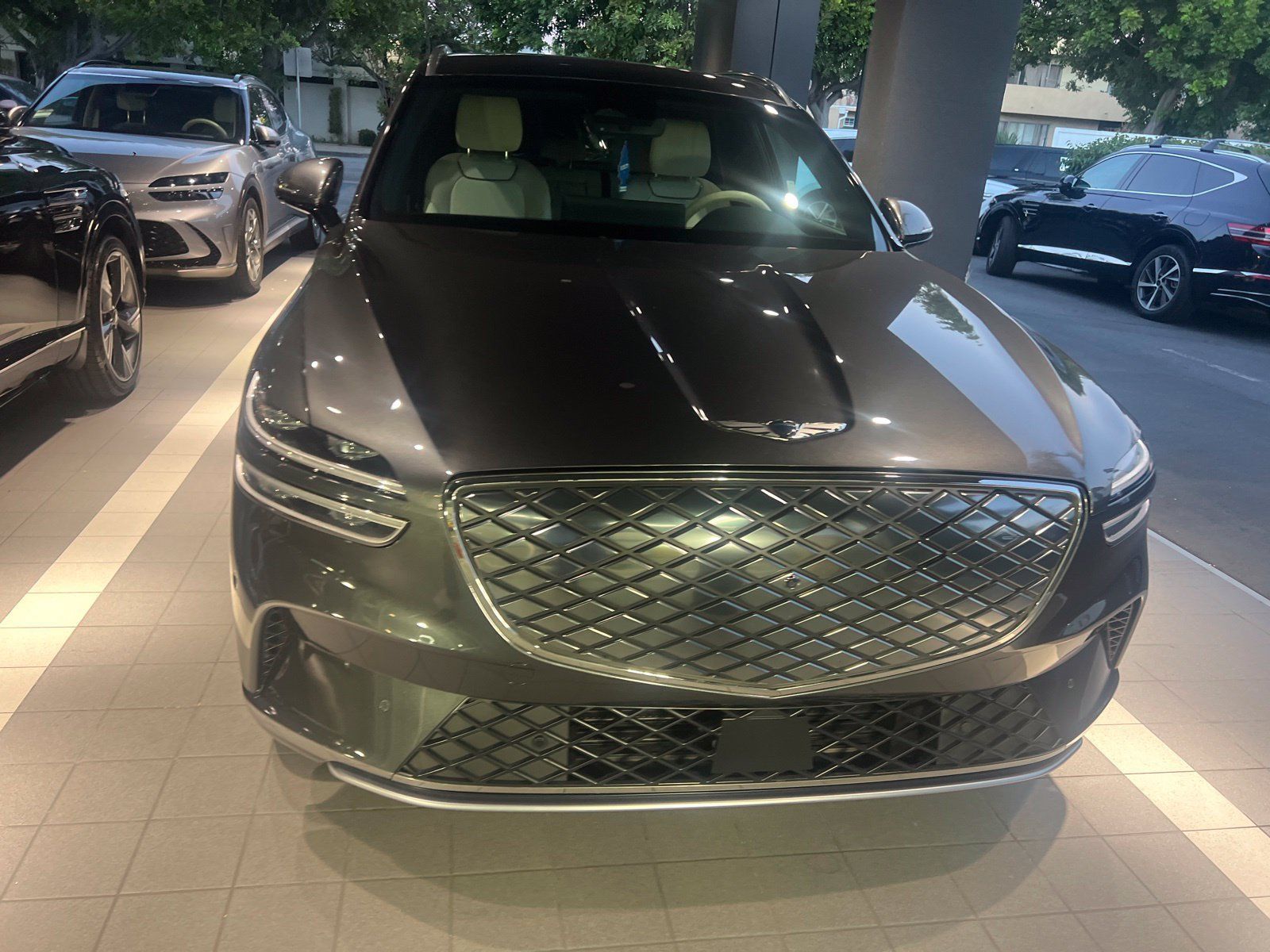 Used 2023 Genesis Electrified GV70 AWD/4WD image 12