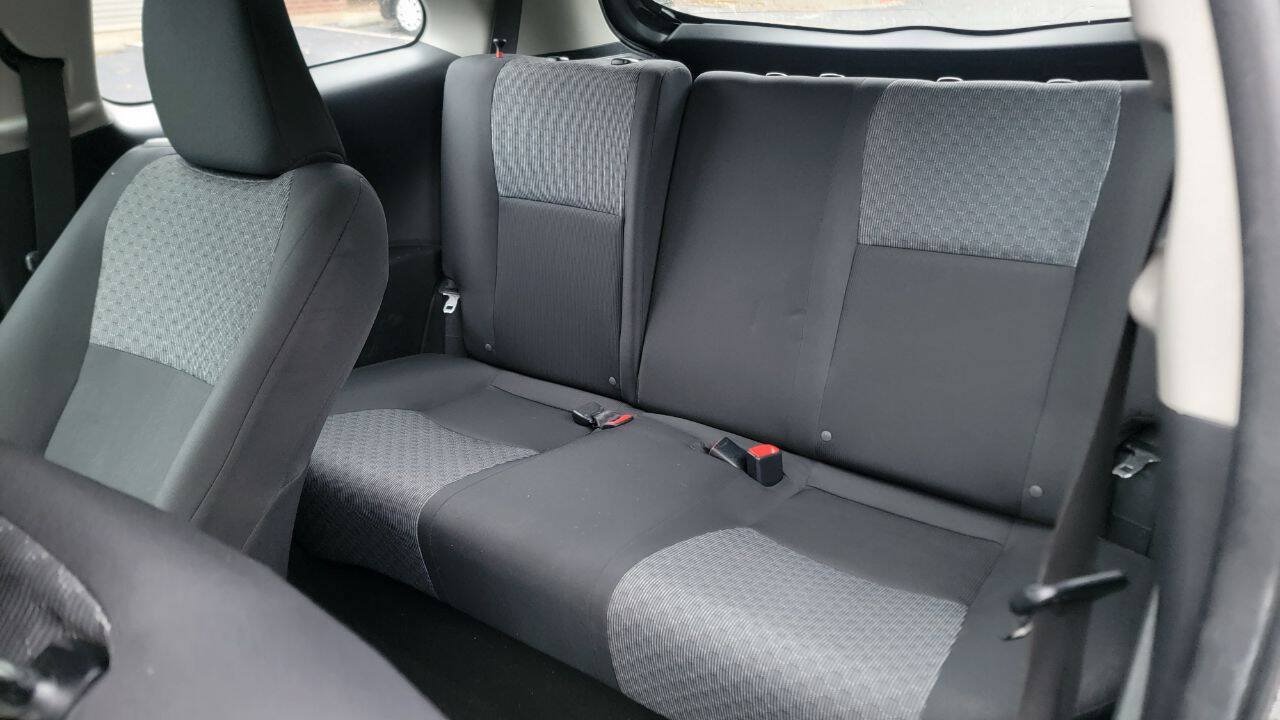 Used 2015 Toyota Yaris LE FWD image 10