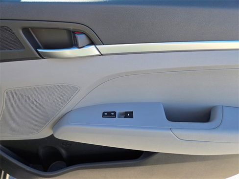 Used 2019 Hyundai Elantra SE image 22