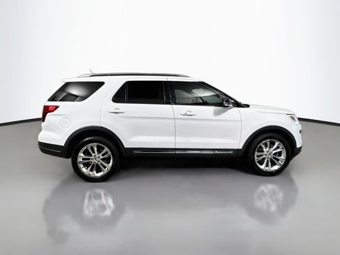 Used 2018 Ford Explorer XLT w/ Equipment Group 202A AWD/4WD image 3