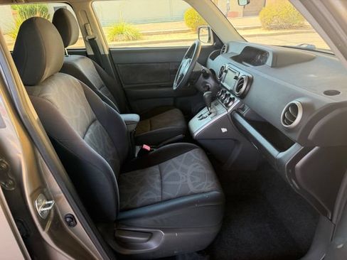 Used 2013 Scion xB FWD image 40
