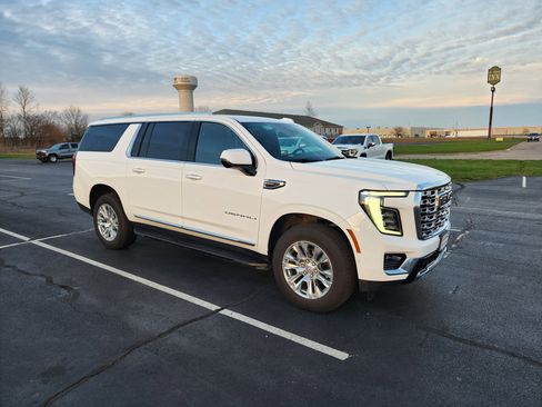 Used 2025 GMC Yukon XL Denali image 9