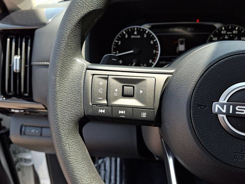 Used 2025 Nissan Pathfinder S AWD/4WD image 23