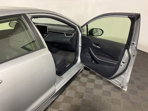 Used 2020 Toyota Corolla SE w/ SE Premium Package image 37