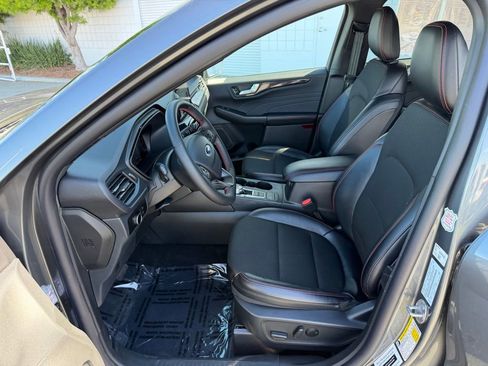 Used 2025 Ford Escape ST-Line image 16