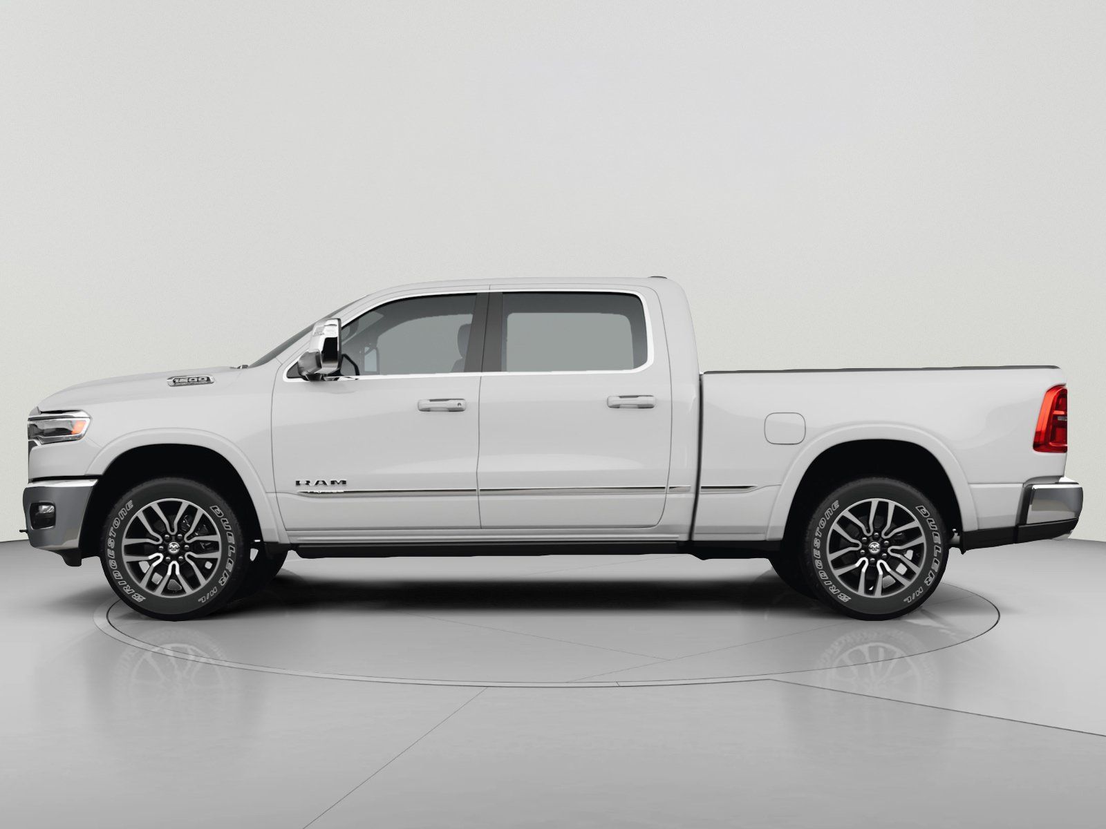 Used 2025 RAM 1500 Limited AWD/4WD image 2