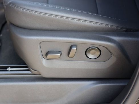 New 2026 GMC Sierra 1500 SLT image 16