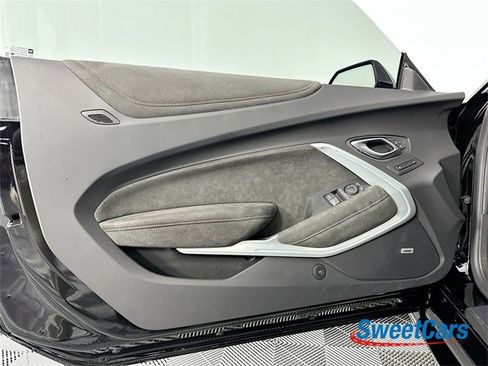 Used 2022 Chevrolet Camaro ZL1 image 36