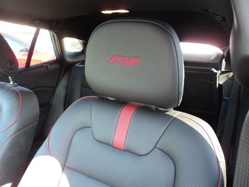 Used 2025 Chevrolet Trax RS w/ Sunroof Package image 17