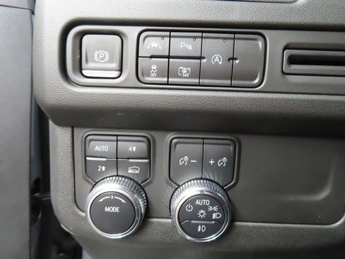 Used 2024 GMC Yukon SLT w/ SLT Luxury Package AWD/4WD image 50