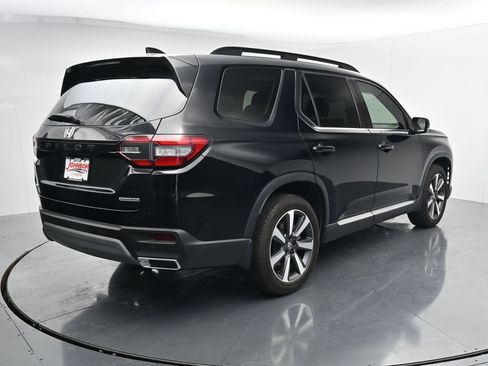 Used 2023 Honda Pilot Touring image 7