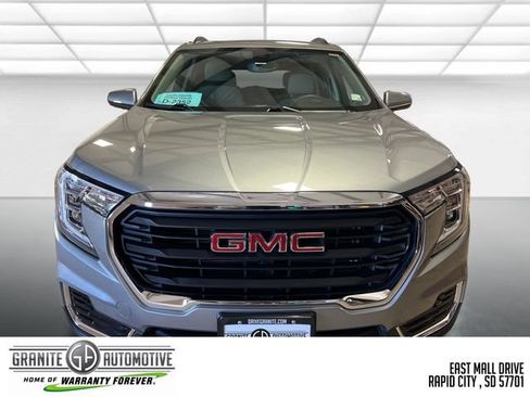 Used 2023 GMC Terrain SLE w/ Driver Convenience Package AWD/4WD image 9