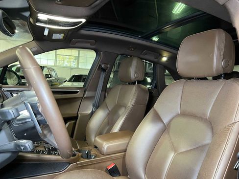 Used 2018 Porsche Macan image 24