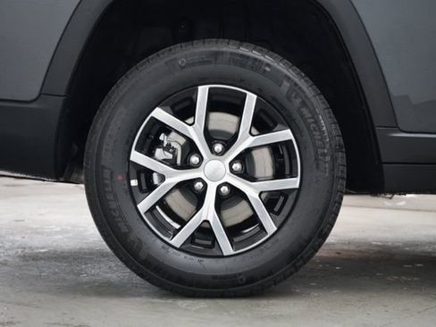 New 2025 Jeep Grand Cherokee L Limited image 12