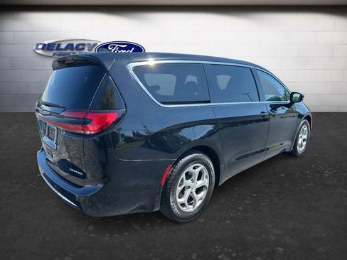 Used 2024 Chrysler Pacifica Limited FWD image 7