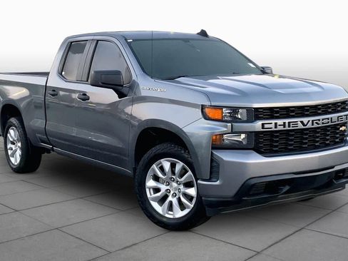 Used 2020 Chevrolet Silverado 1500 Custom w/ Custom Value Package RWD image 3