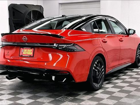 New 2026 Nissan Sentra SR w/ SR Premium Package FWD image 17