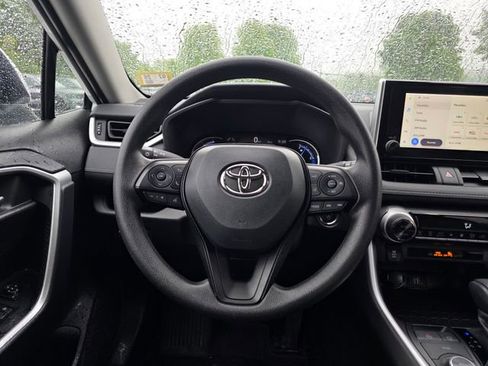 Used 2025 Toyota RAV4 XLE AWD/4WD image 24