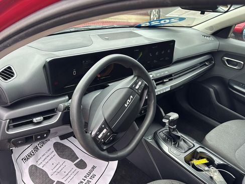 Used 2025 Kia K4 FWD image 26