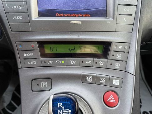 Used 2015 Toyota Prius Two image 18